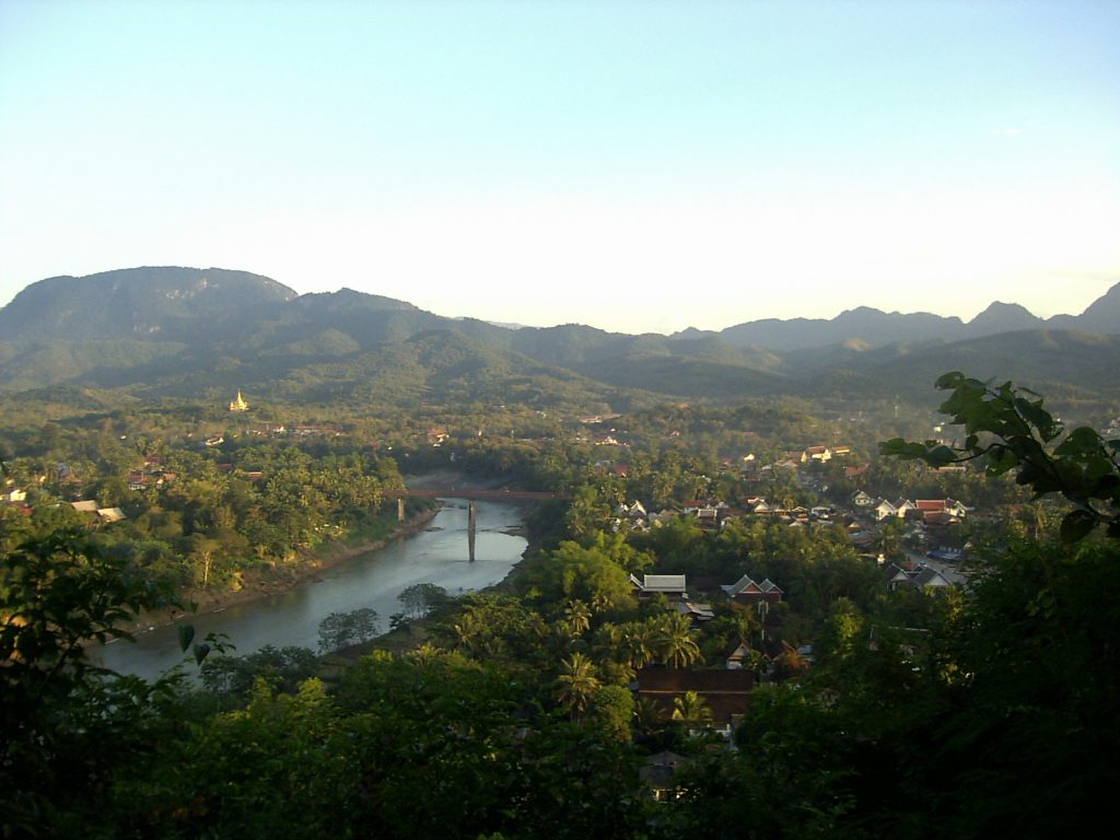 Tips and Curiosities about Laos - Luang Prabang - Mirador Templo Wat That Chomsi