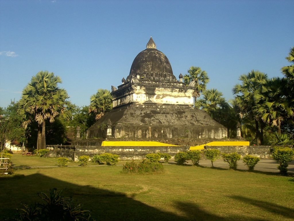 Laos - Luang Prabang - Stupa Wat Wisunarat