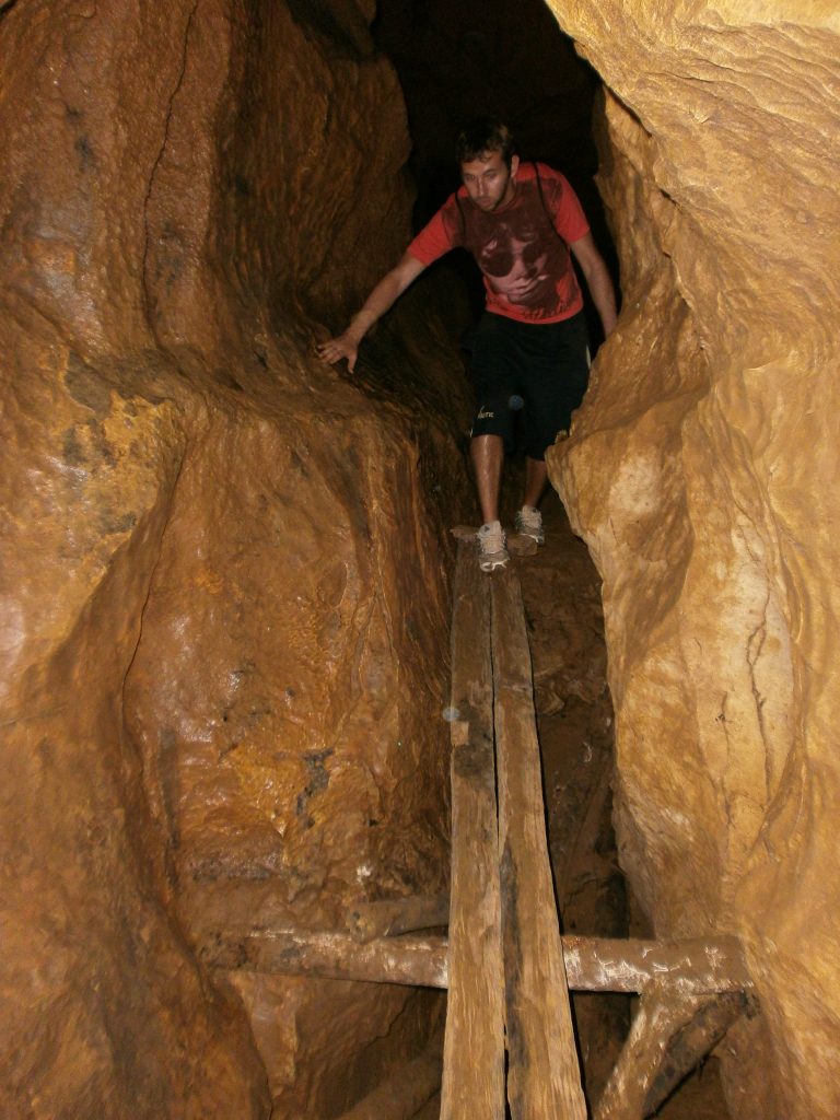 Laos - Cuevas Vang Vieng - Tramos Resbaladizos