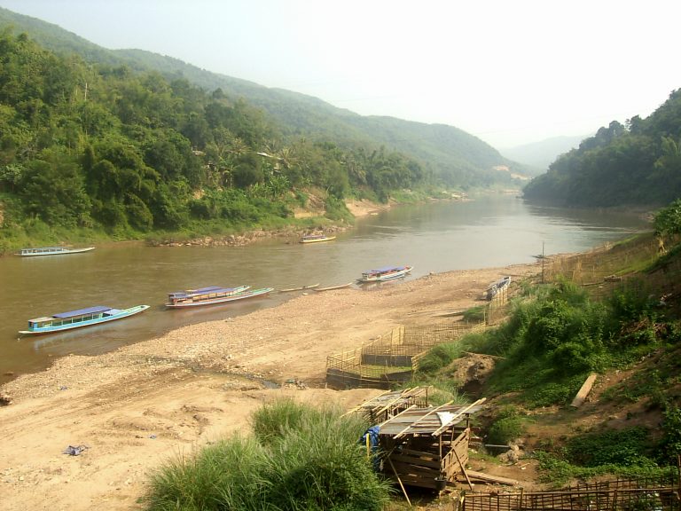 Frontera Vietnam - Laos - Muang Khua (Laos)