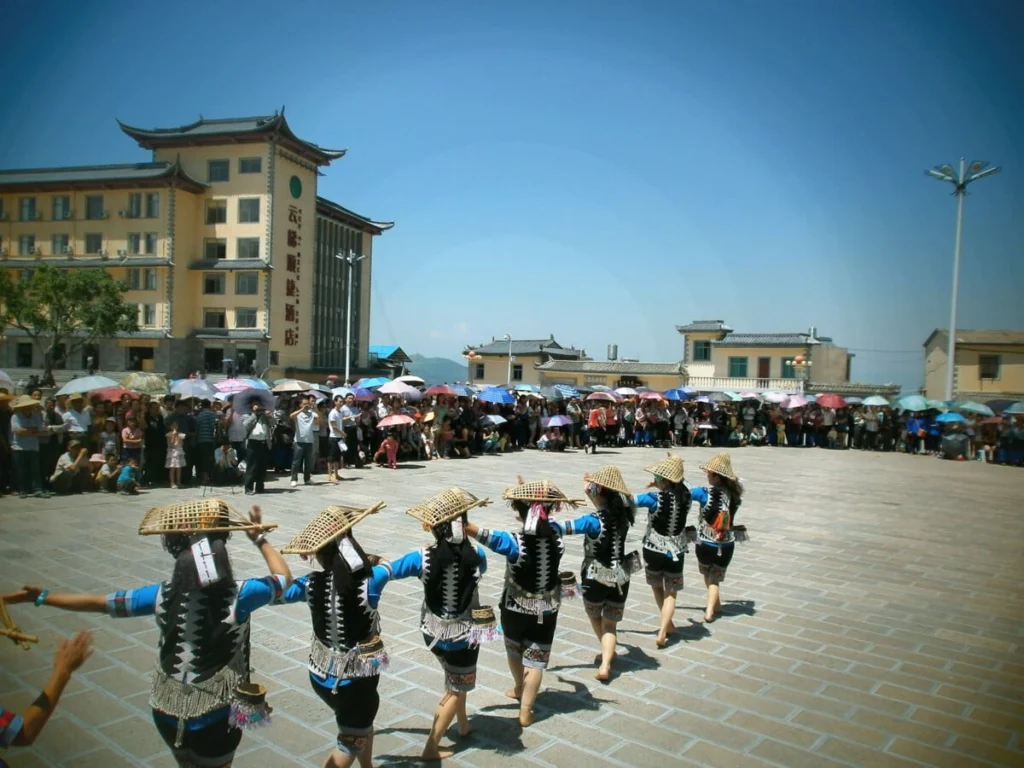 Yunnan - Xinjie - Ethnic Minority Dance Yunnan - Xinjie - Ethnic Minority Dance