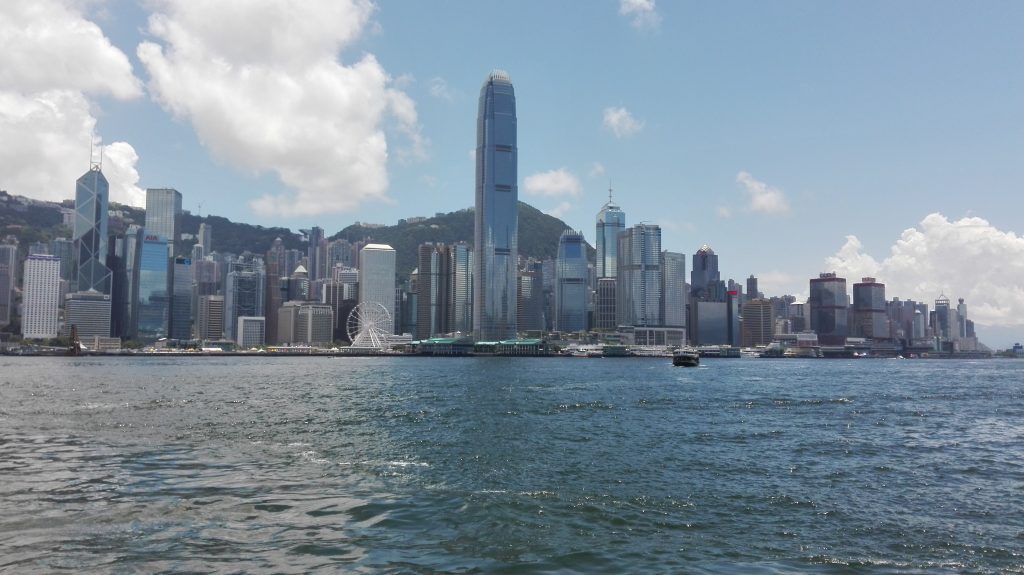 Vistas de los rascacielos de Hong Kong desde el Star Ferry