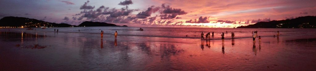 Playas de Phuket - Panorámica Playa Patong al anochcer