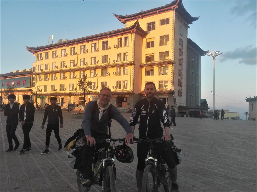 Viaje en bicicleta por China - Llegada a Xinjie