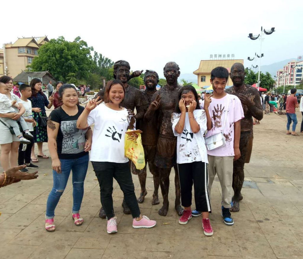 Yunnan - Celebrando el Festival de barro chino de Monihei con locales