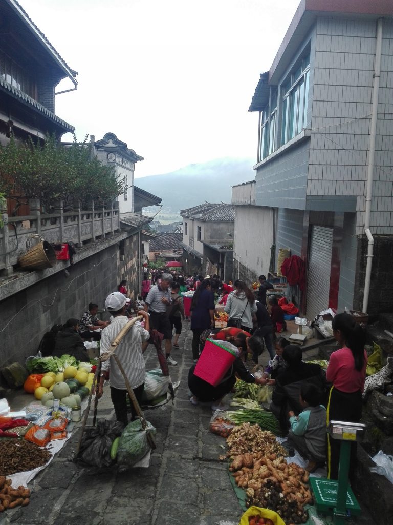 Vivir en China - Mercadillo callejero en Yunnan