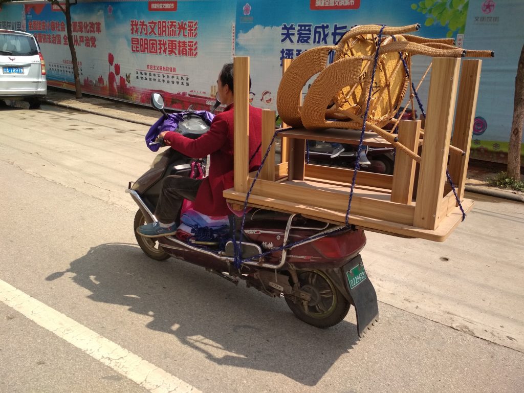 China life - Electric motorcycle carrying chairs in China.