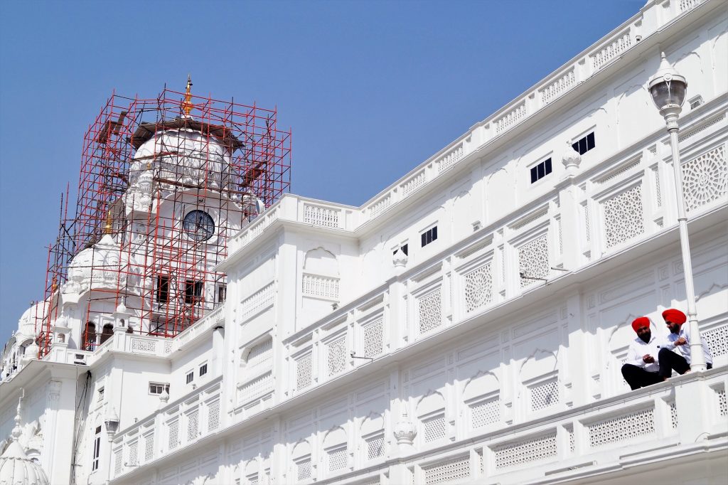 Obras en el Templo Dorado de Amritsar, India