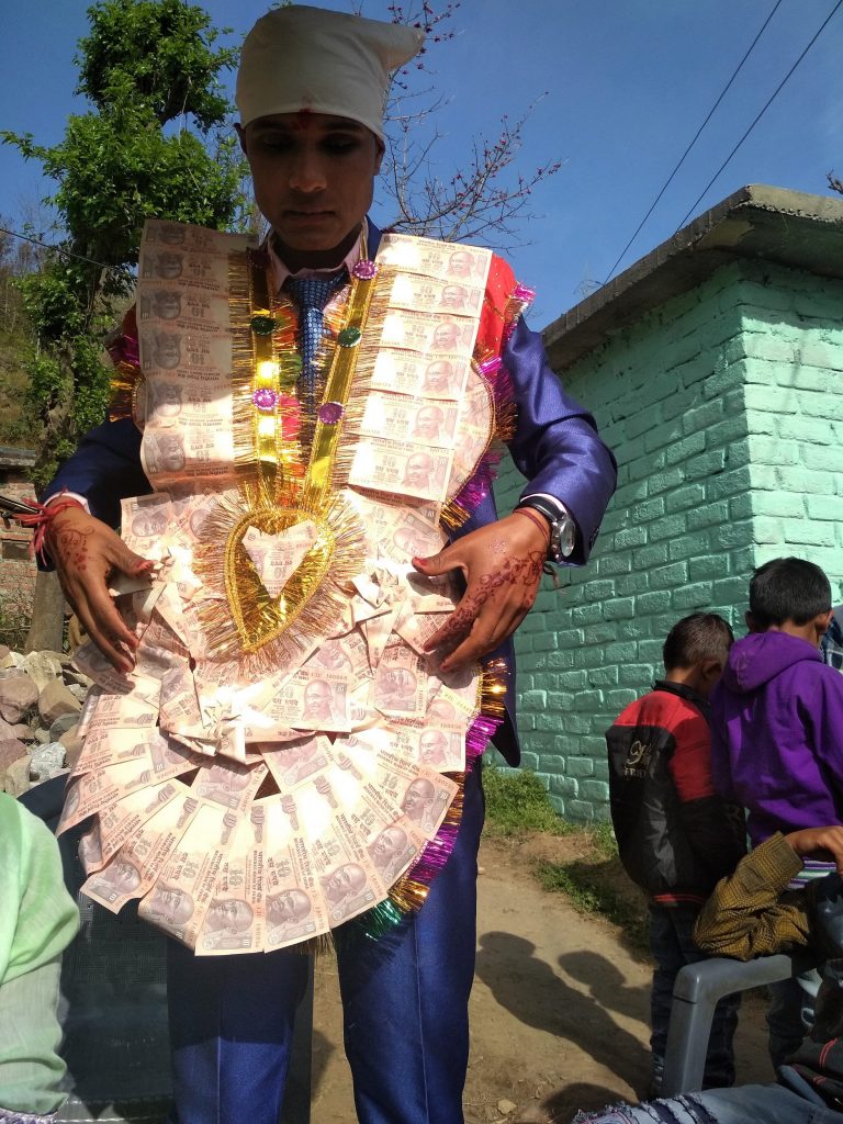 El novio antes del comienzo de la boda india