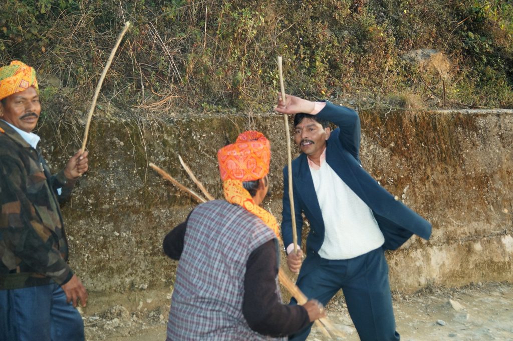 Boda india - Pelea con palos