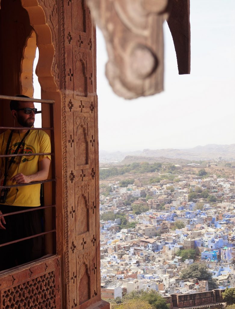 Ventana del Fuerte de Mehrangarh con vistas a la ciudad azul