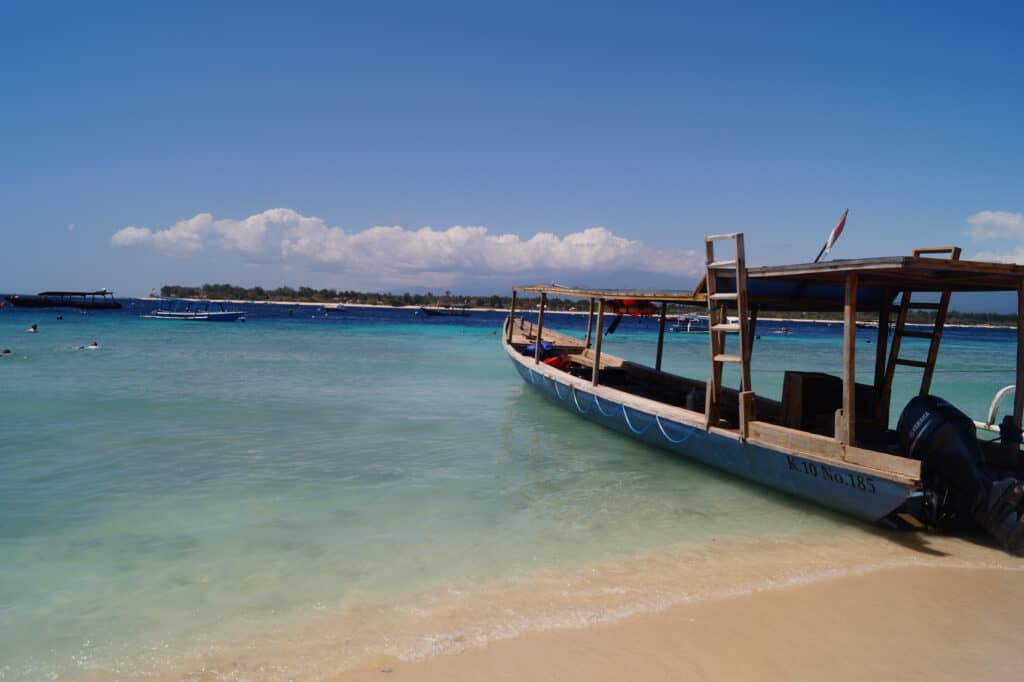 Vista de Playa Gili Trawangan y, al fondo, Gili Meno