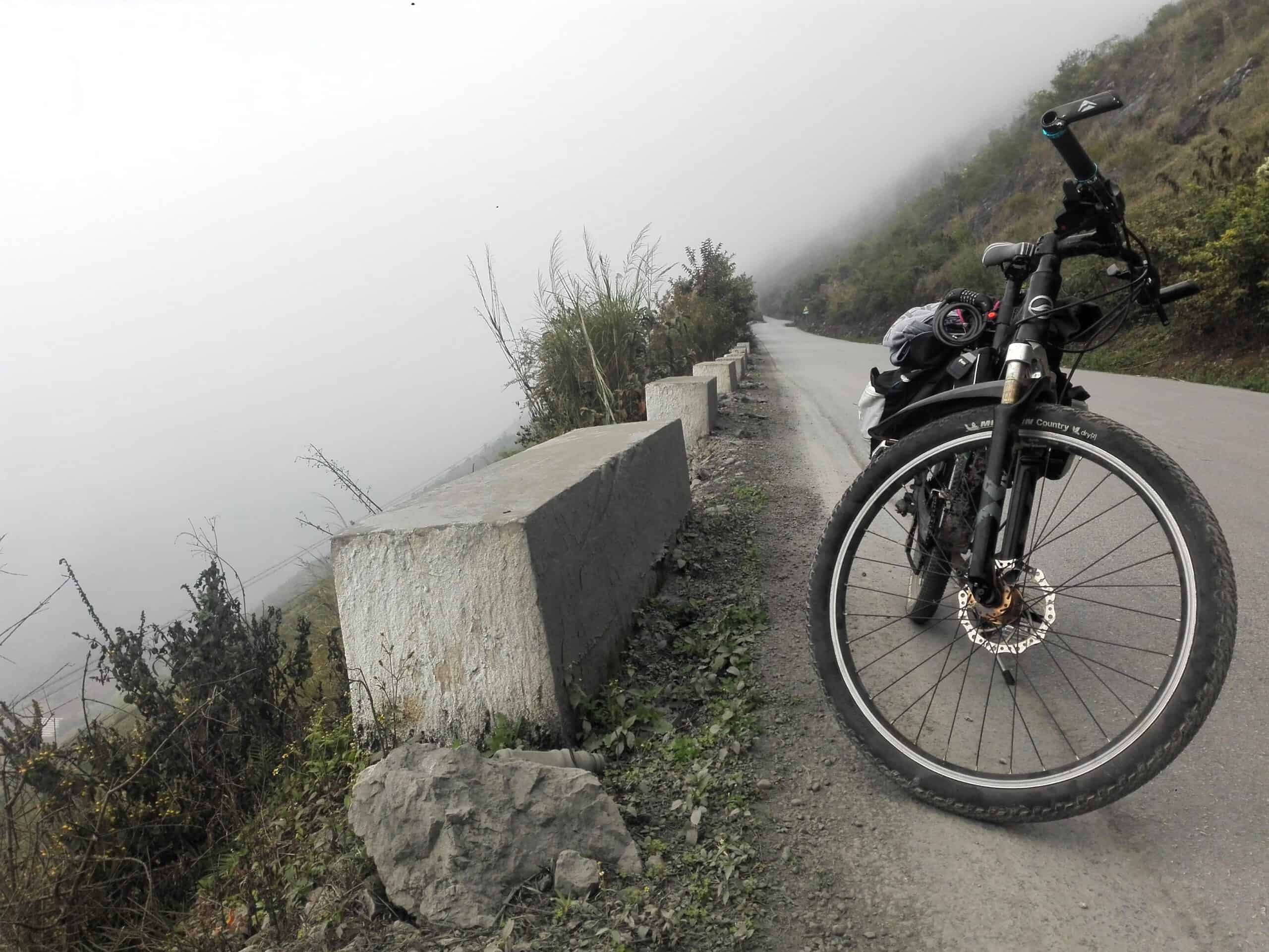 Preparativos para un viaje en bicicleta, Yunnan, China