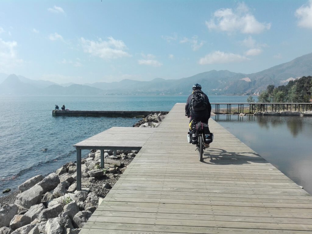 Viaje en bicicleta por China, Lago Fuxian, Yunnan