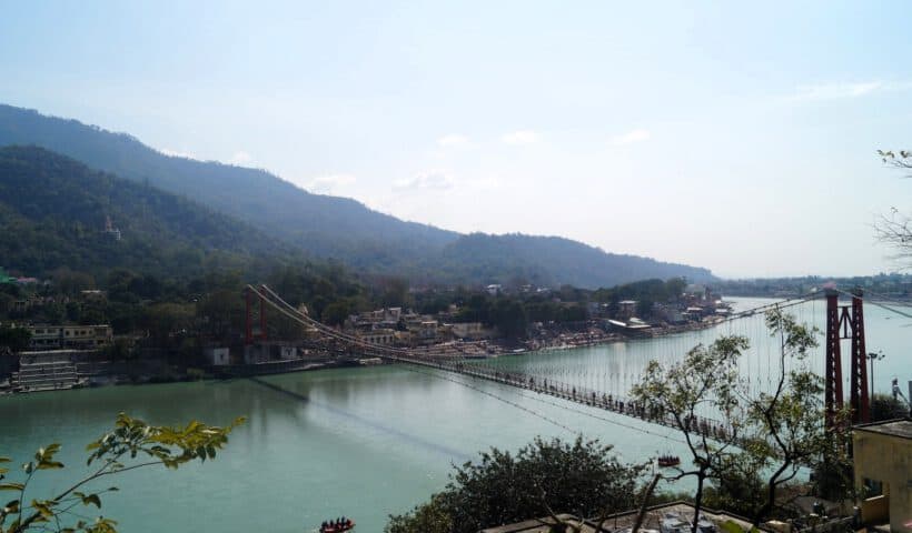 Rishikesh desde Tapovan y el río Ganges