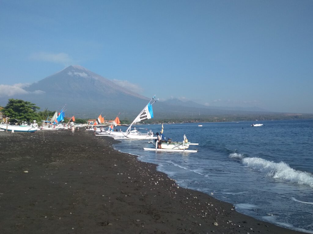 Amed travel guide - Amed Beach and Mount Agung