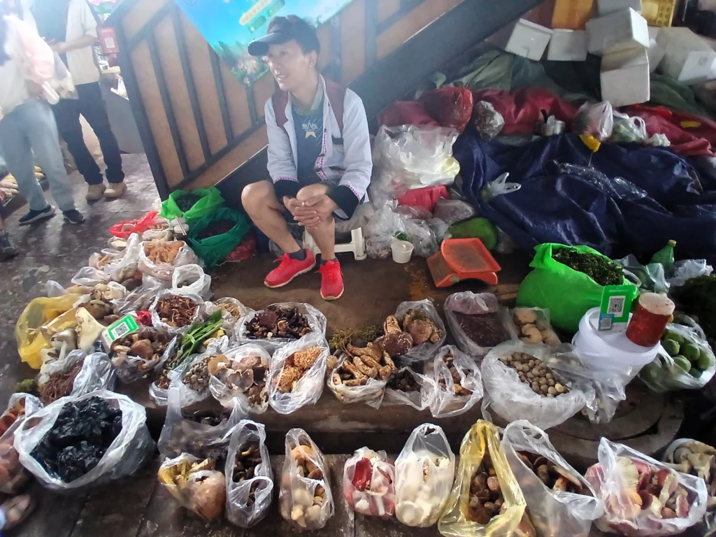 Street market with QR to pay with your cell phone