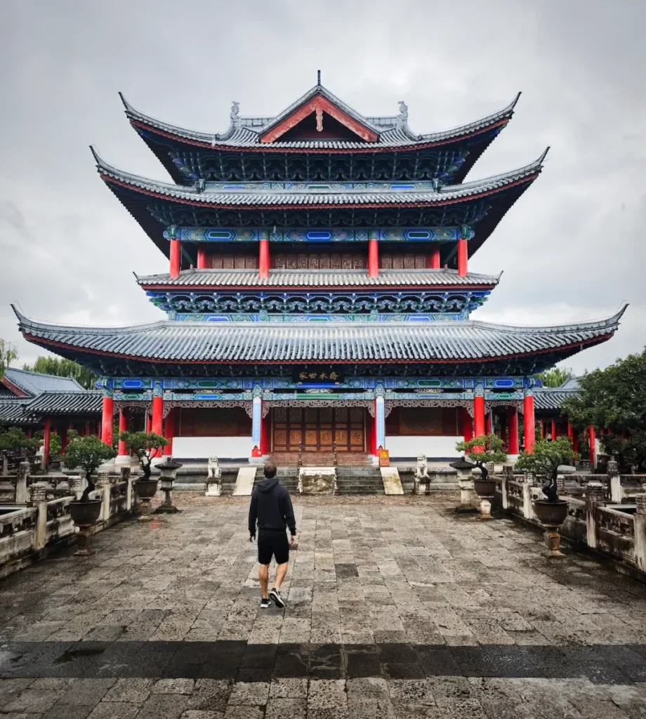 Viaje a Yunnan con trekking: itinerario de 11 días con chófer y guías locales 3 Mansión Familia Mu, Lijiang, Viaje a Yunnan