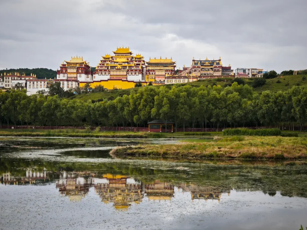 Viaje a Yunnan con trekking: itinerario de 11 días con chófer y guías locales 6 Templo Songzanlin, ShangriLa, Viaje a Yunnan