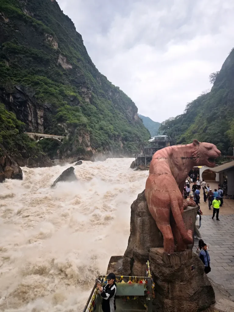 Viaje a Yunnan y Sichuan: 13 días entre montañas tibetanas, ¡con chofer y guía! 5 Garganta del Salto del Tigre, Viaje a Yunnan y Sichuan