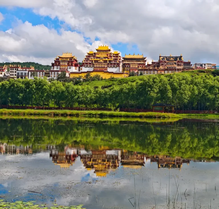 Viaje a Yunnan y Tíbet, Shangrila, Templo Songzanlin