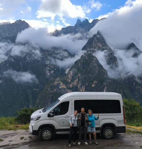 Chófer privado en Yunnan y Sichuan - Servicio coche 9 plazas
