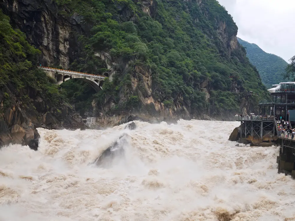 Van compartida de Lijiang a Shangri-La con parada en la Garganta del Salto del Tigre 2 Garganta del Salto del Tigre, Yunnan Viajes