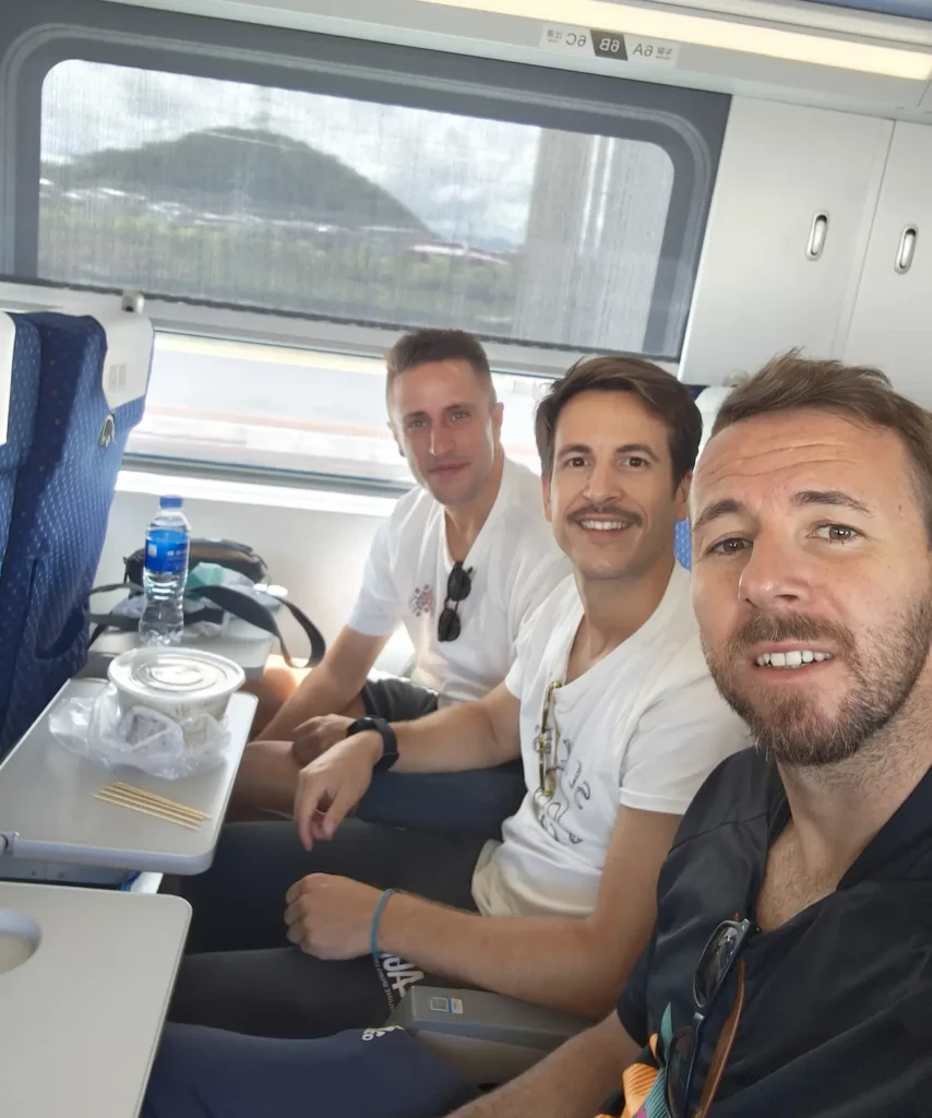 Interior tren de alta velocidad en China, Segunda Clase
